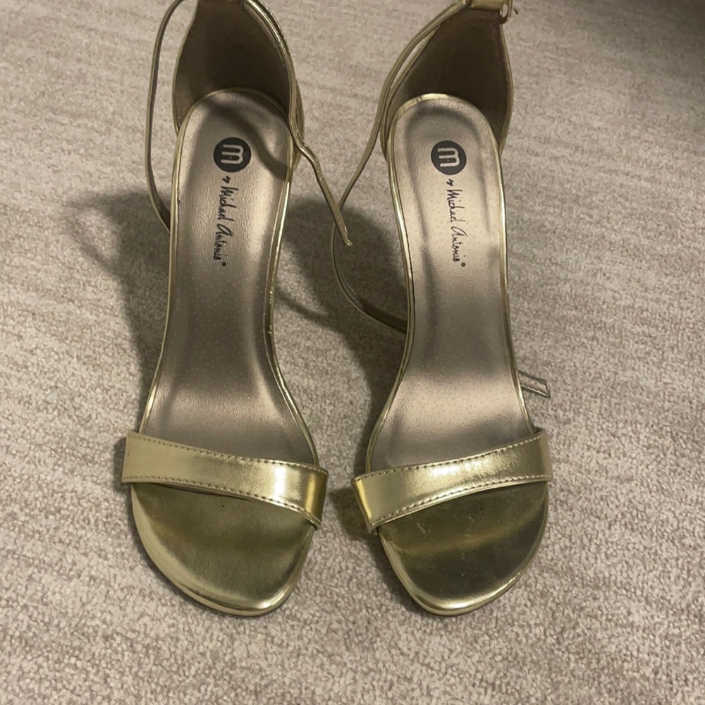Yellow gold one strap heel size 8